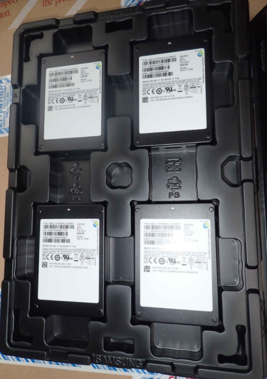 三星PM1643 960G SAS MZILT960HAHQ-00007服務(wù)器固態(tài)硬盤